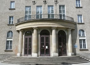 Latin inscription in Berlin, Centrum für Anatomie (Waldeyer-Haus) of the Charité, Philippstraße 12, Berlin Date2009